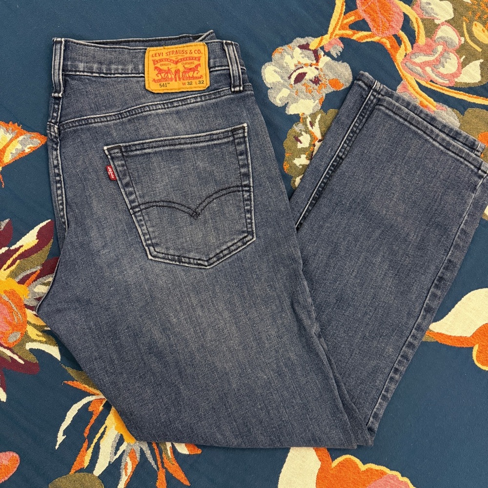 Levi's 541 Athletic Taper Fit Blue Denim Jeans 32x32 EUC Dark Wash